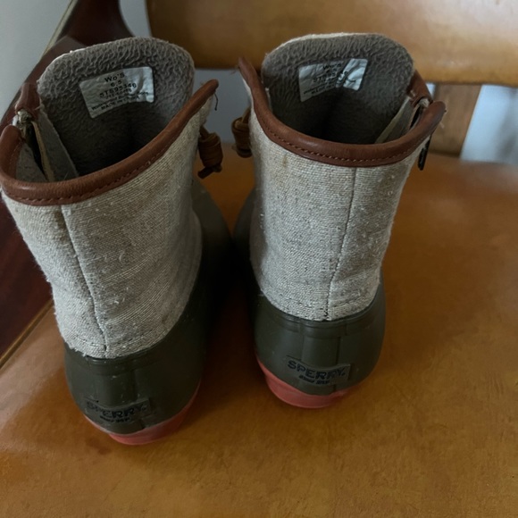Sperry Duck Boots Pink Bottoms - Picture 2 of 3
